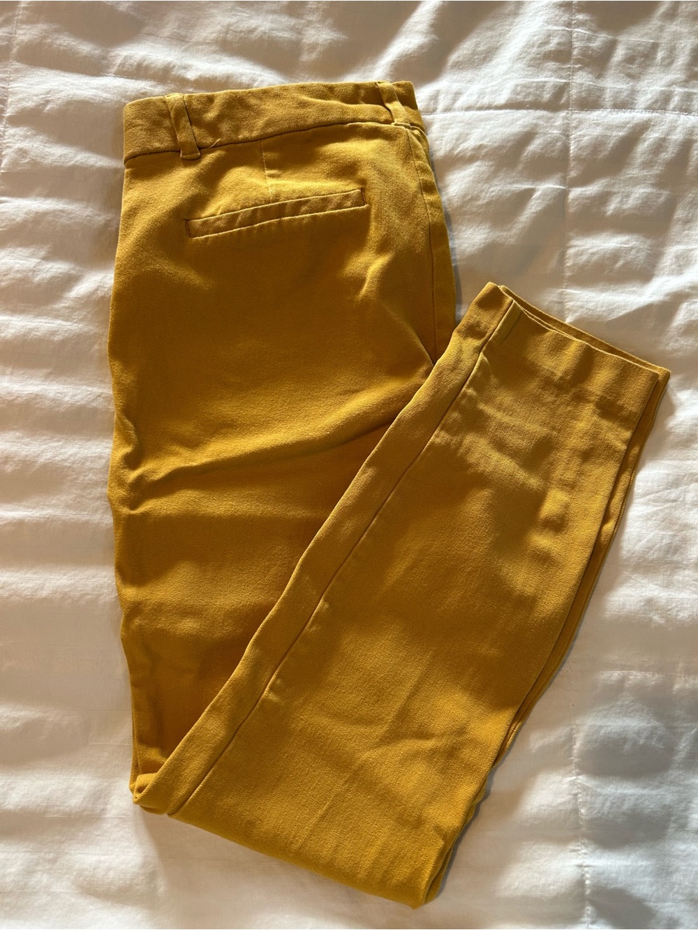 GAP Women's Cropped Tapered Pants in Mustard